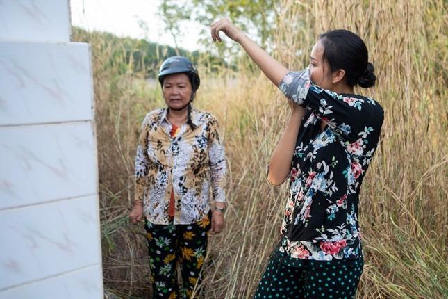 Ngọc Châu sốc khi nhìn mẹ lần cuối